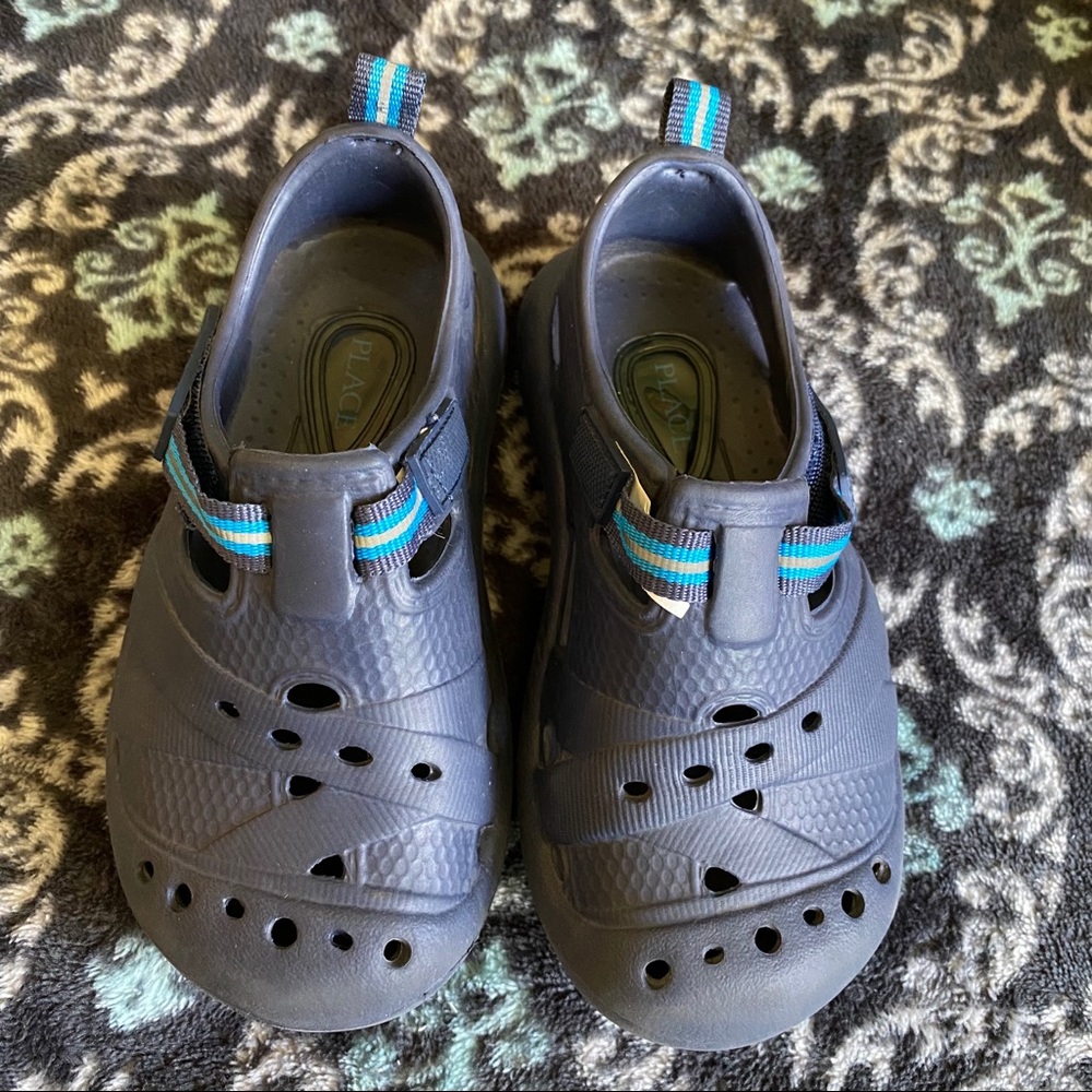 COPY - Children size 7 Place boy water shoes
